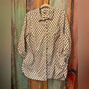 Women’s XXL Duluth Trading Button-Up Shirt - Beige with Navy Geo Print